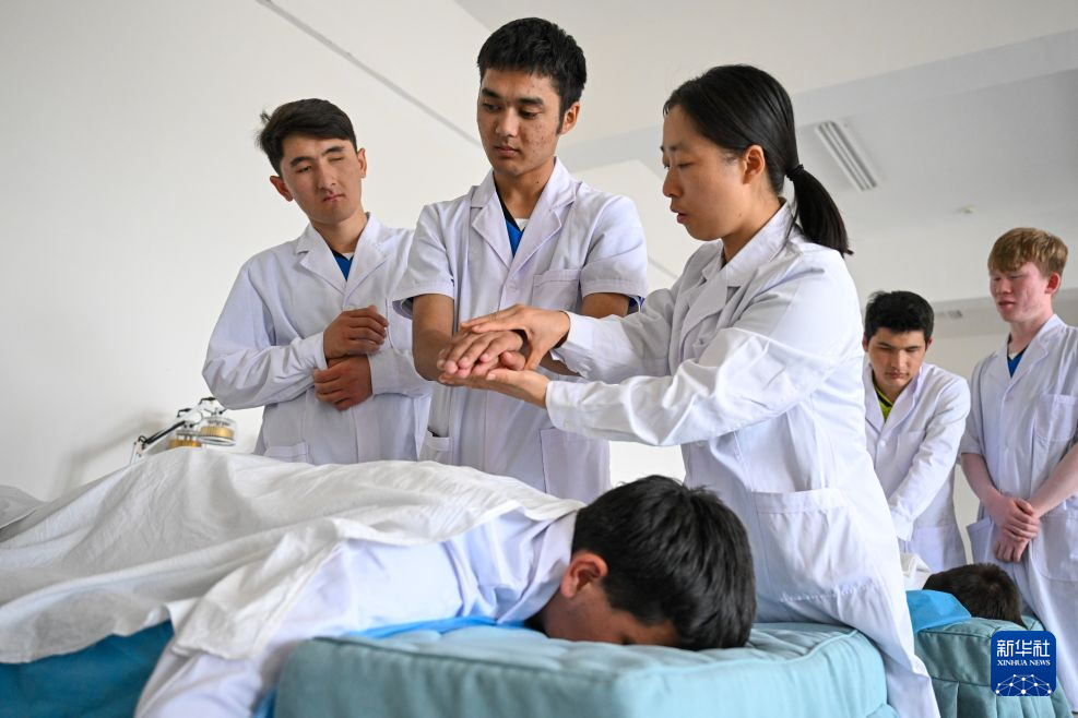 必一运动图片展示